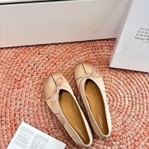 Maison Martin Margiela Beige Split-Toe Flats Size 38